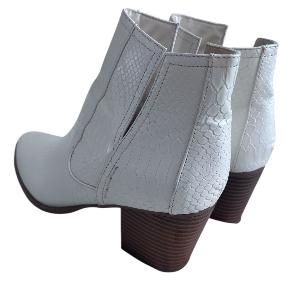 Chic White Croc Textured Slip On Ankle Booties With Block Heel | Size 10 - Picture 2 of 11